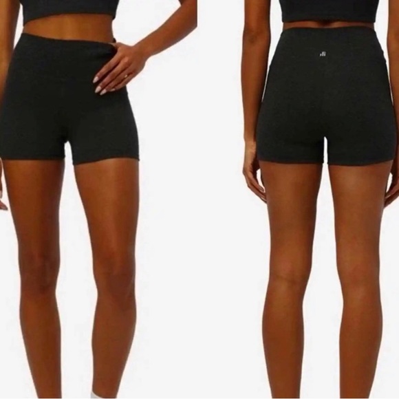 WeWoreWhat Black Hot Shorts Size Small NWT - Picture 1 of 8